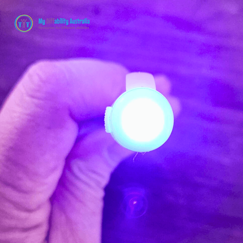 uv invisible spy pen zoom in while light is turned on