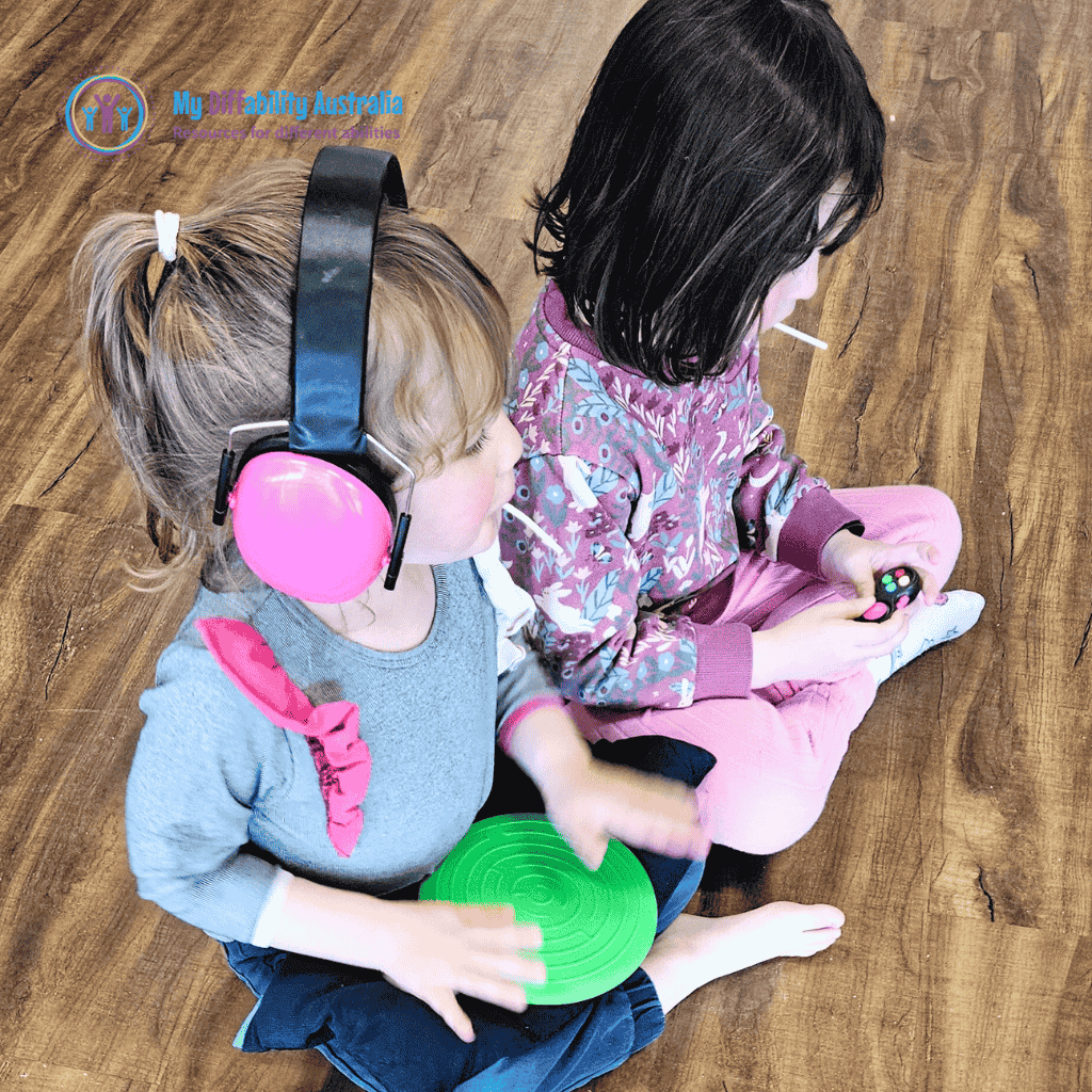 young girl seating while the peekaboo-bag green is in her lap